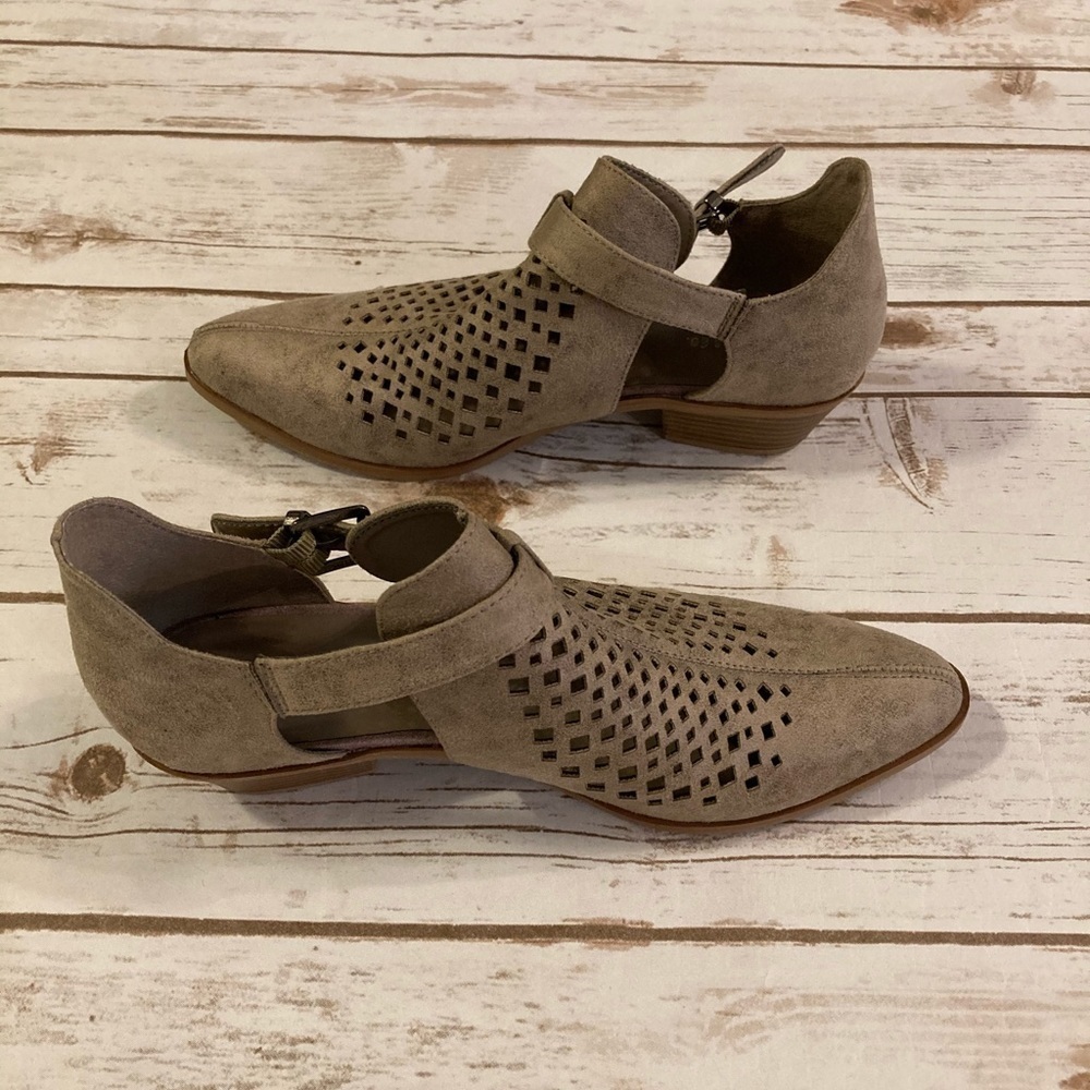 Roebuck & Co Tara Taupe Laser Cut Ankle Booties 8 - Picture 4 of 11